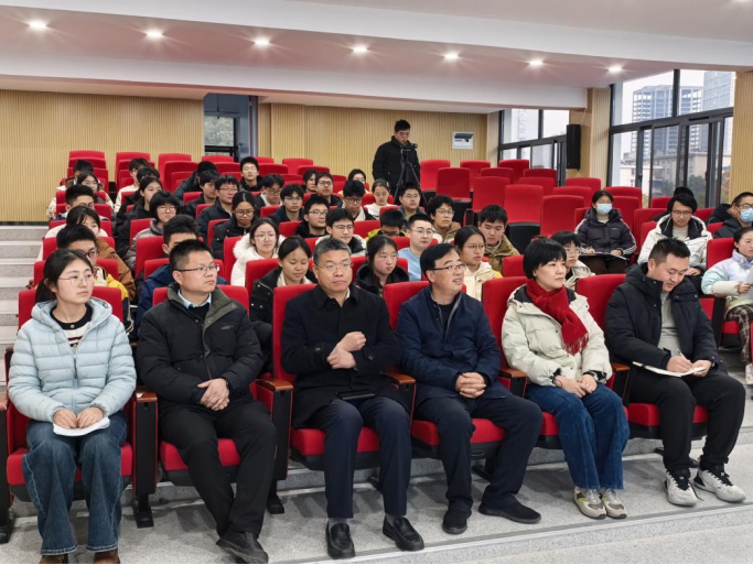 燃信仰之光     聚青春之力——记合肥一中长江路校区团课开班仪式暨首次主题团课