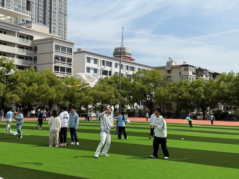 一筝一鸢一春色 四区同梦共风华——记合肥一中第十七届风筝节