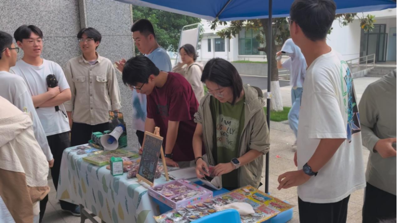 细雨织春幕  商声沸长一——合肥一中长江路校区首届经贸节圆满举行