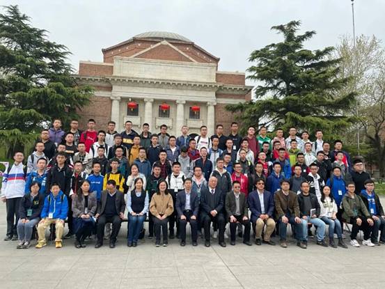 首届丘成桐数学科学计划学子大合影（侯建坤倒数第二排左六）
